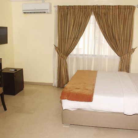 Crown Cottage Hotel อีเคจา ภายนอก รูปภาพ