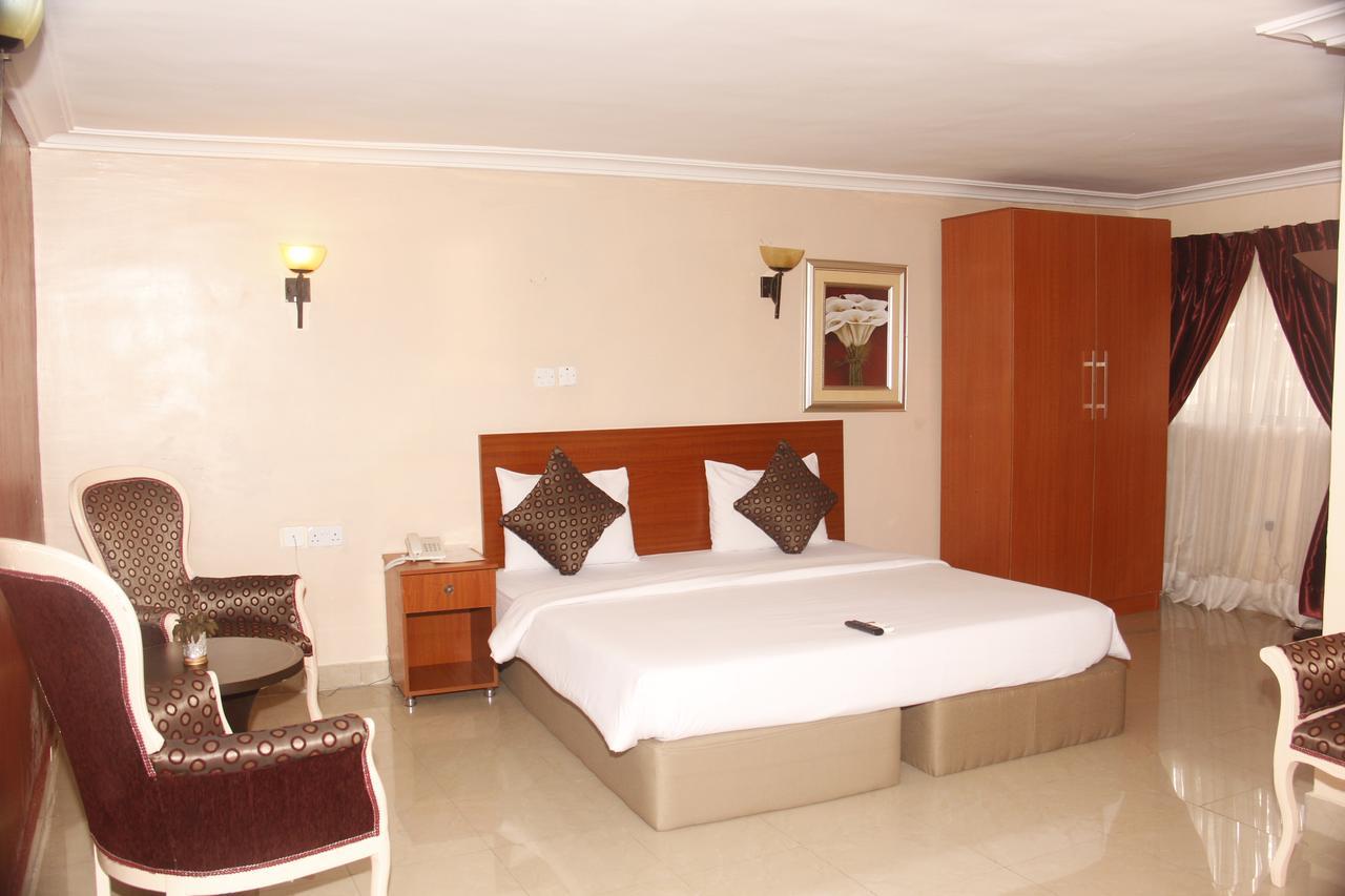Crown Cottage Hotel อีเคจา ภายนอก รูปภาพ
