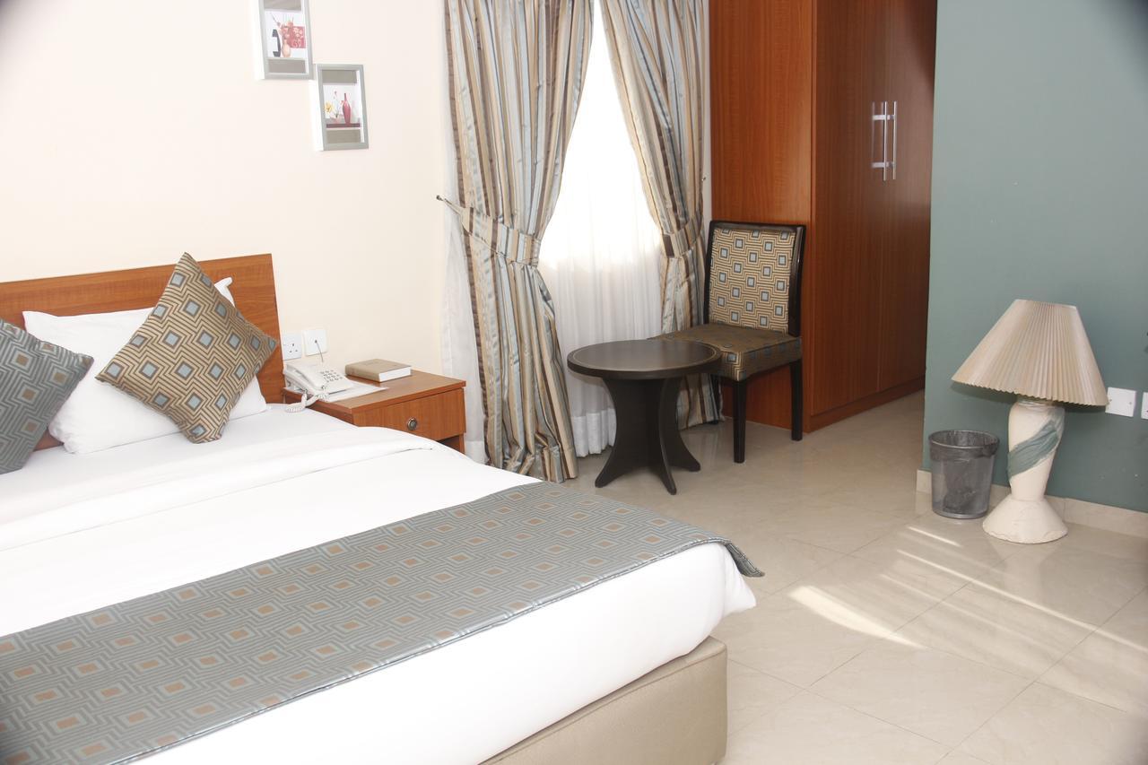 Crown Cottage Hotel อีเคจา ภายนอก รูปภาพ