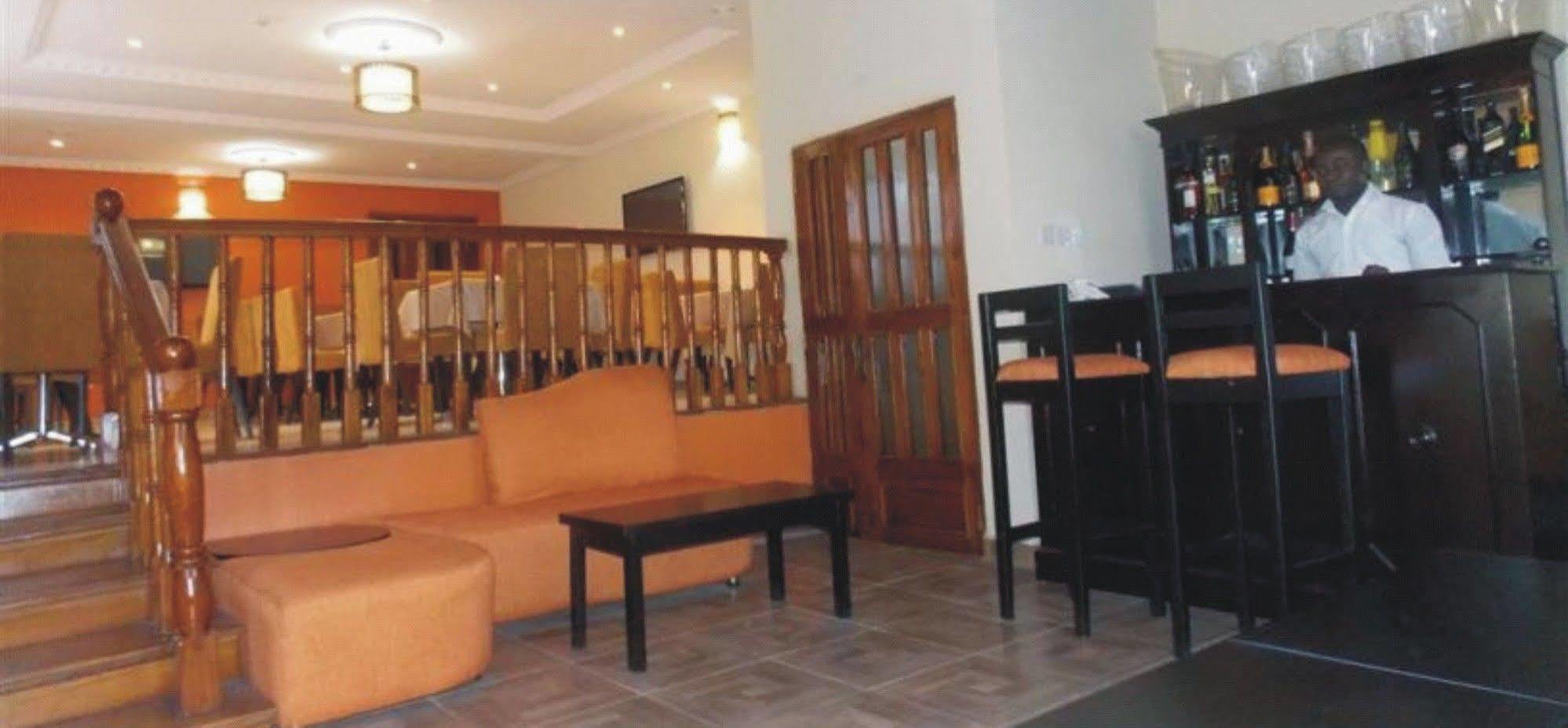 Crown Cottage Hotel อีเคจา ภายนอก รูปภาพ